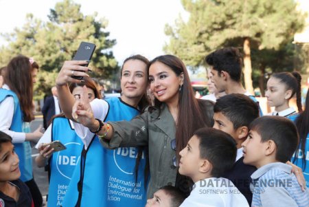 Leyla Əliyevanın təşəbbüsü ilə daha bir həyət abadlaşdırılıb - FOTO