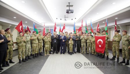 “Türk ordusu ilə bərabər döyüşlərə qatılmaq istəyirik” - Bakıda möhtəşəm aksiya - FOTO