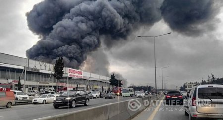 Etiraz aksiyası: "EuroHome"da mağazaları yanan sahibkarlar yolu bağladılar - Video