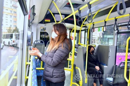 Bakıda avtobuslarda dezinfeksiyaedici məhlul yerləşdirilib - FOTOLAR