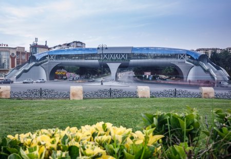 Prezident Bakıda keçidin açılışında - FOTO