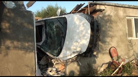Goranboyda avtomobil kafeyə çırpıldı, sürücü hadisə yerində öldü - VİDEO