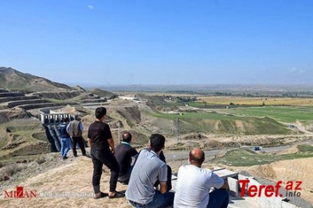 İranda yaşayan azərbaycanlılar müharibəyə baxmaq üçün sərhədə toplaşır – FOTO