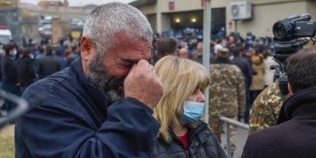 Erməni valideynlər Tonoyanla görüş tələb edir: "Övladlarımızı qaytarın"