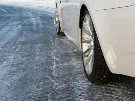 Bakıda yollar buz bağladı: Zəncirvari qəzalar baş verdi