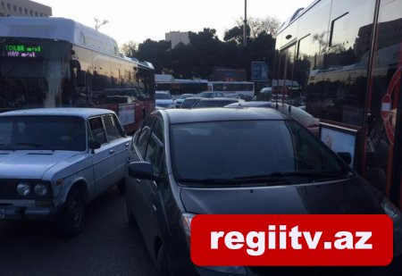 Bakıda yol qəzası tıxac yaradıb - FOTO