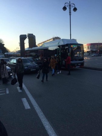 Bakıda yol qəzası tıxac yaradıb - FOTO